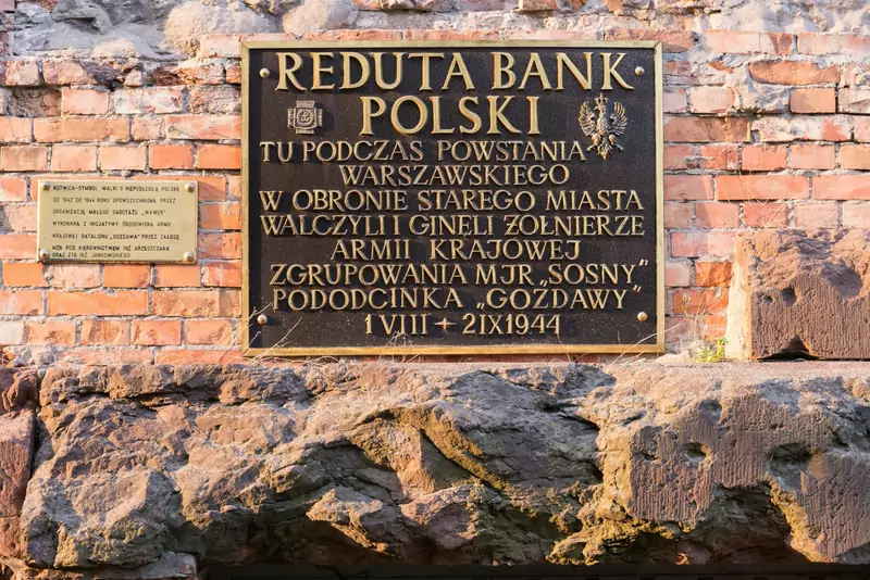 Reduta Bank Polski — miejsce pamięci poświęcone żołnierzom AK zgrupowania mjr &quot;Sosny&quot;.