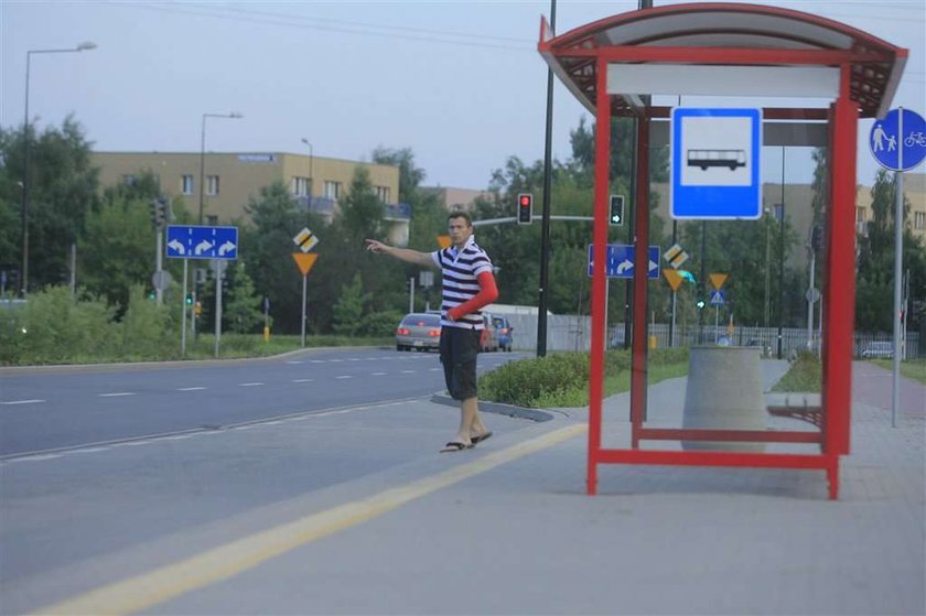 Olejniczak przesiada się do autobusu. Po co?