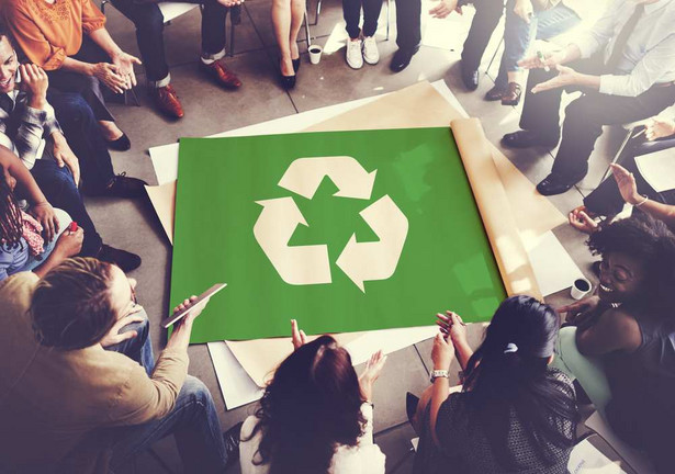 Rząd znacznie obniża gminom progi recyklingu
