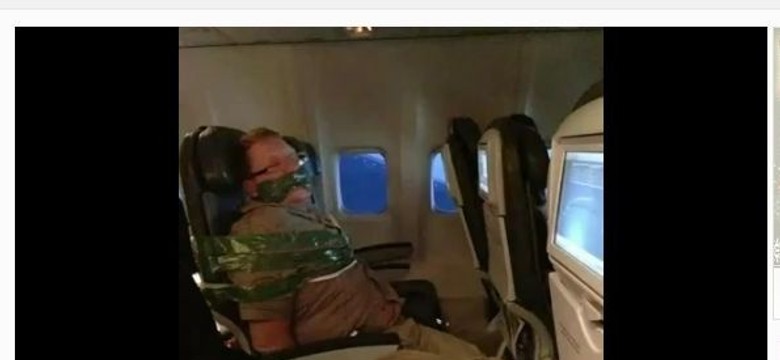 Awanturował się w samolocie, więc ... został skrępowany