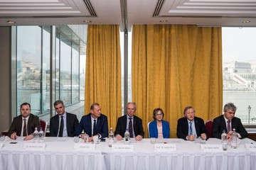 evgyogyszeresze_plenum