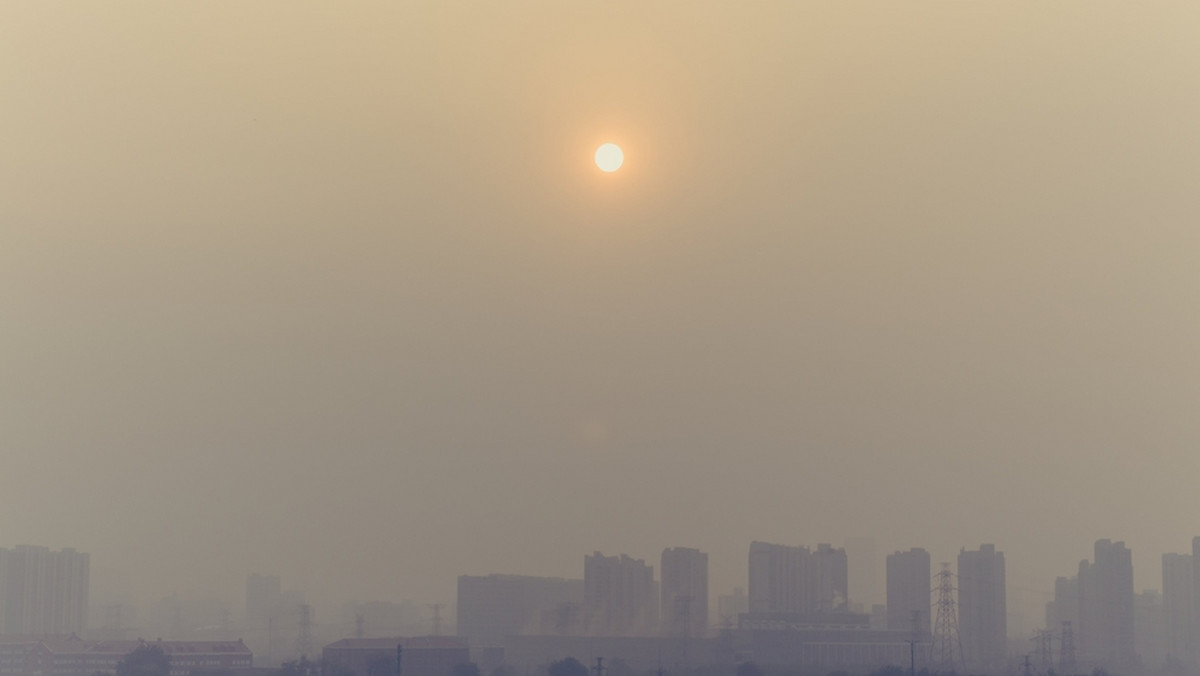 Bardzo zła jakość powietrza utrzymuje się w sobotę w części woj. śląskiego. Najgorzej oddycha się na południu i w centrum regionu - wynika z danych systemu monitoringu powietrza Wojewódzkiego Inspektoratu Ochrony Środowiska w Katowicach (WIOŚ).