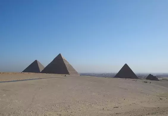 Myślisz, że piramidy są na środku pustyni? Możesz bardzo się zdziwić