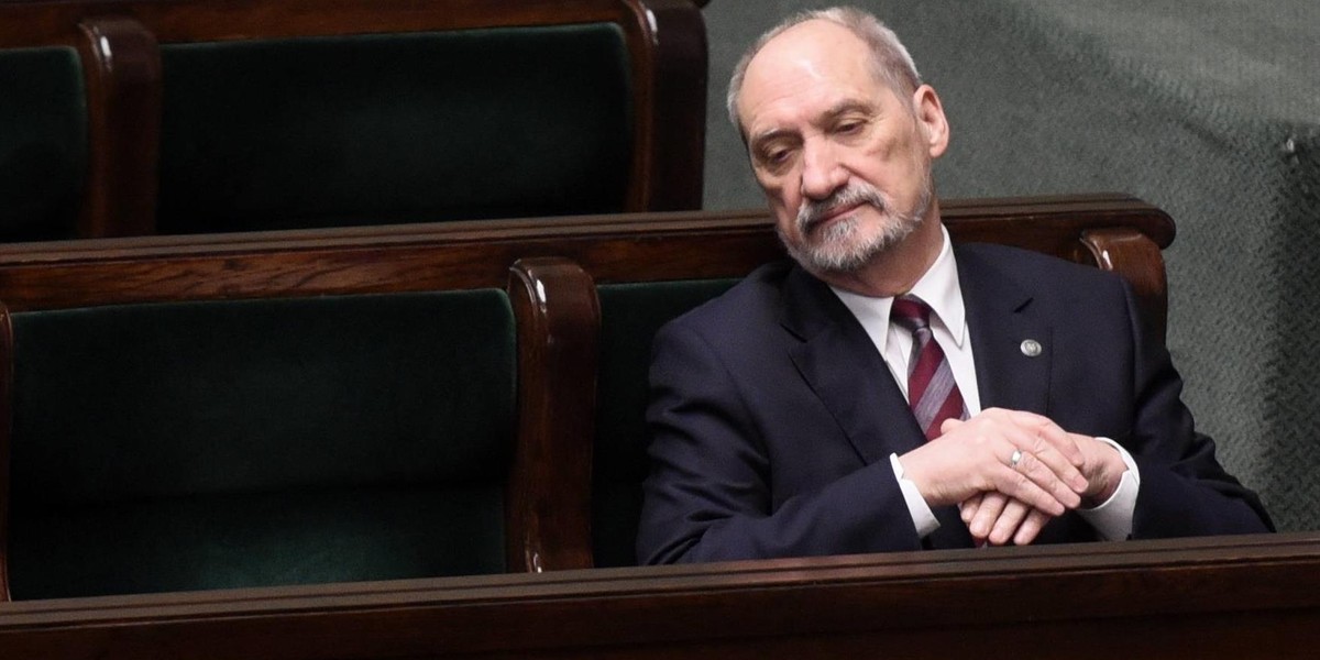 Macierewicz tego nie widział? Chodzi o miliony!