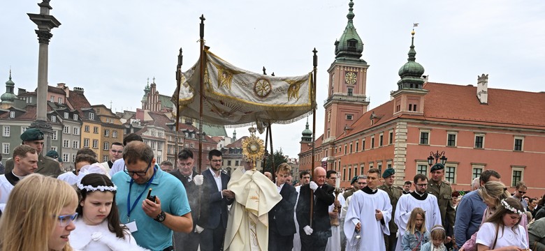 Boże Ciało - w całym kraju procesje. "Kościół żyje dzięki Eucharystii"
