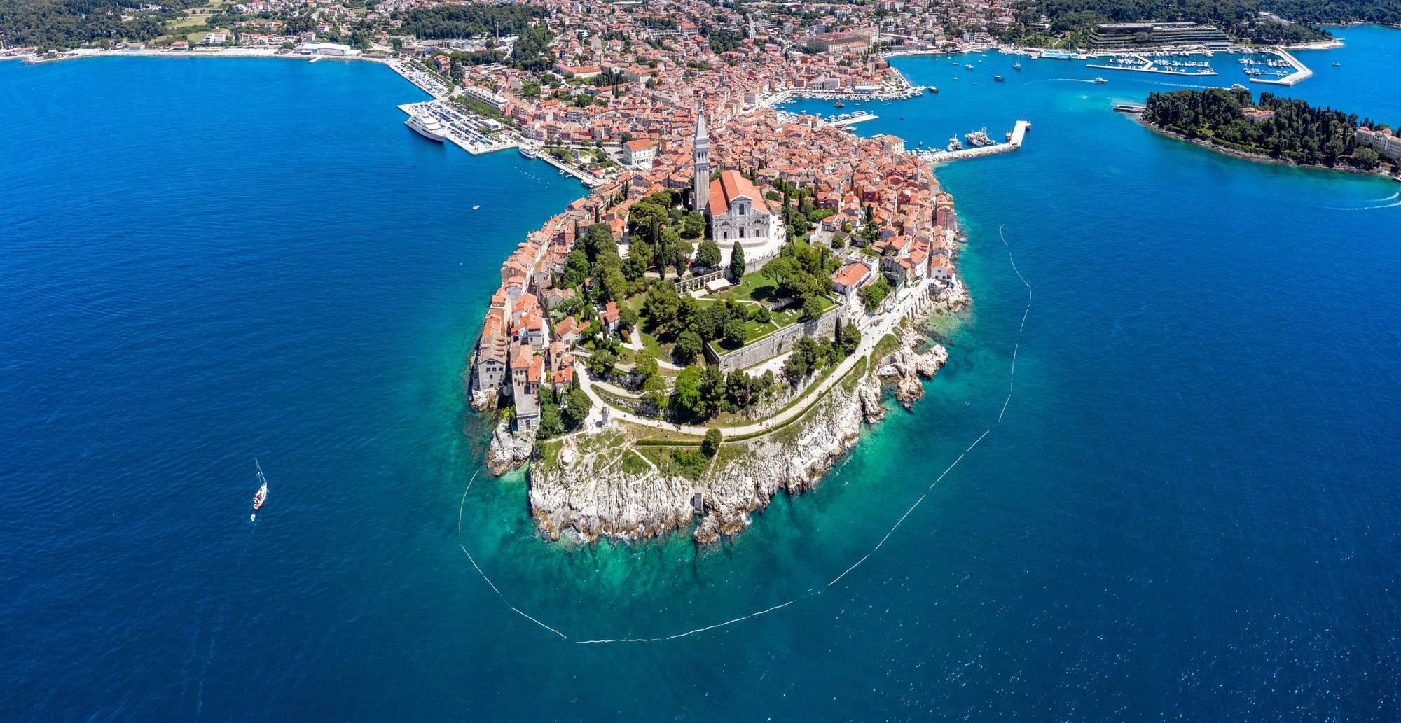 Chorvátske prístavné mesto Rovinj. (ilustračné foto)