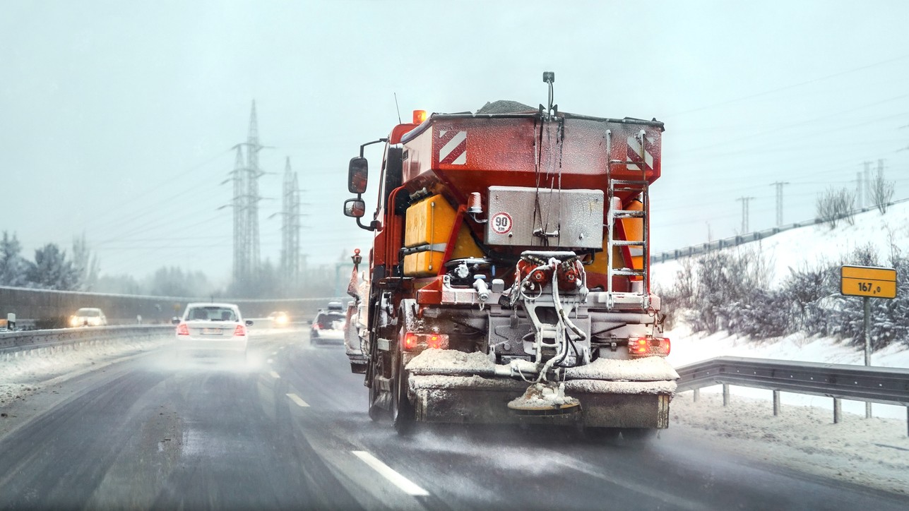 Cestná soľ chráni aj ničí. Ako ochrániť auto pred koróziou v zime. 