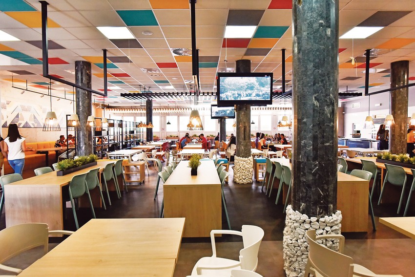 U restoranu sada rado provode vreme