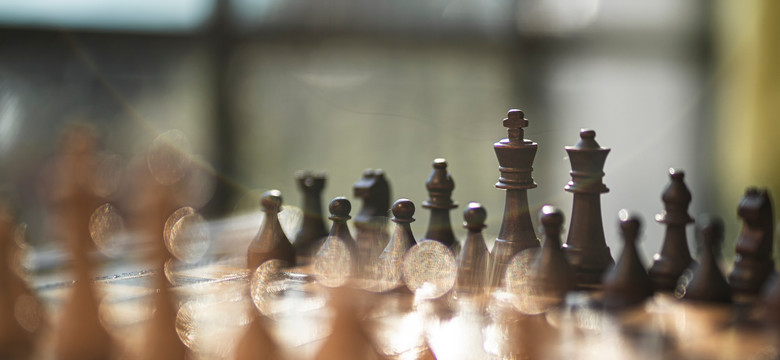 Rośnie popularność szachów online. Jak zagrać?