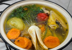 Pyszny obiad na niedzielę. Podajemy przepis, Ty gotujesz. "Pieczony" rosół