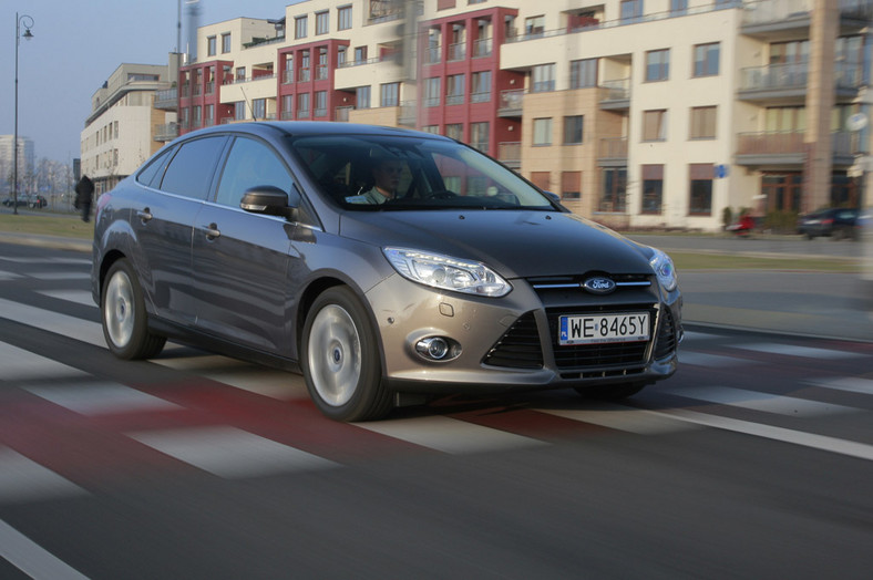 Ford Focus kontra Toyota Corolla i Mitsubishi Lancer: kompaktowy sedan? Dlaczego nie!