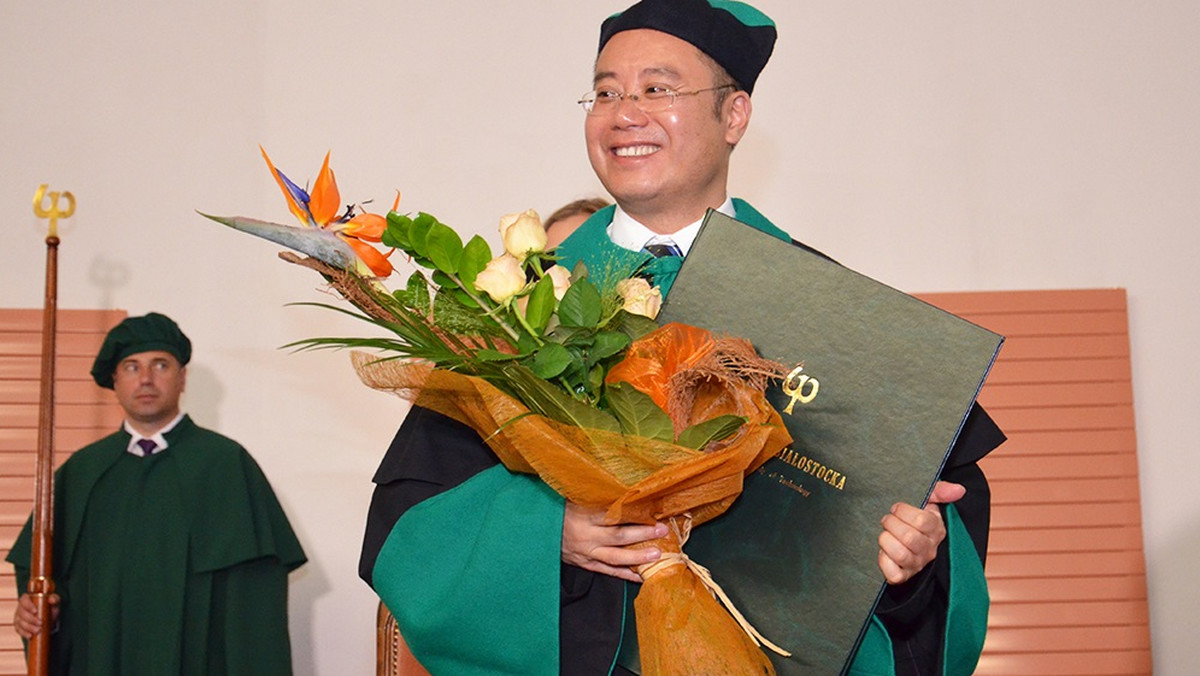 Hao Wang z Chin został Profesorem Honorowym Politechniki Białostockiej. Jest to pierwszy uczony z zagranicy, któremu białostocka uczelnia przyznała ten prestiżowy tytuł.