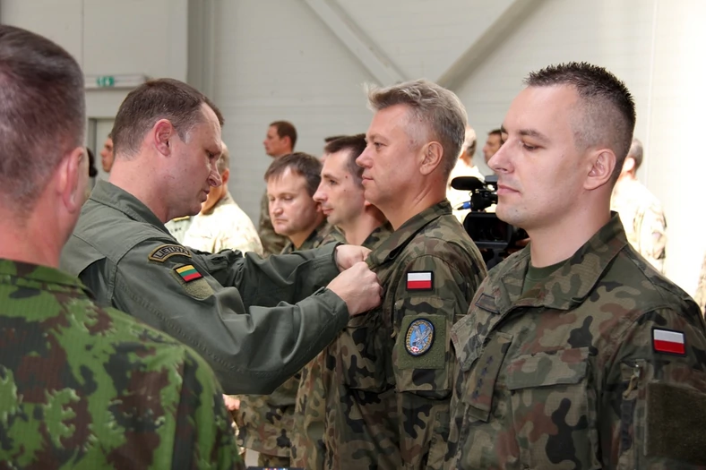 Oficjalne zakończenie misji Baltic Air Policing - wręczenie medali