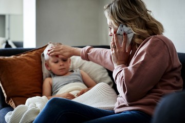 pillangóvírus, ötödik betegség vírus láz hányinger fejfájás vörösség az arcon