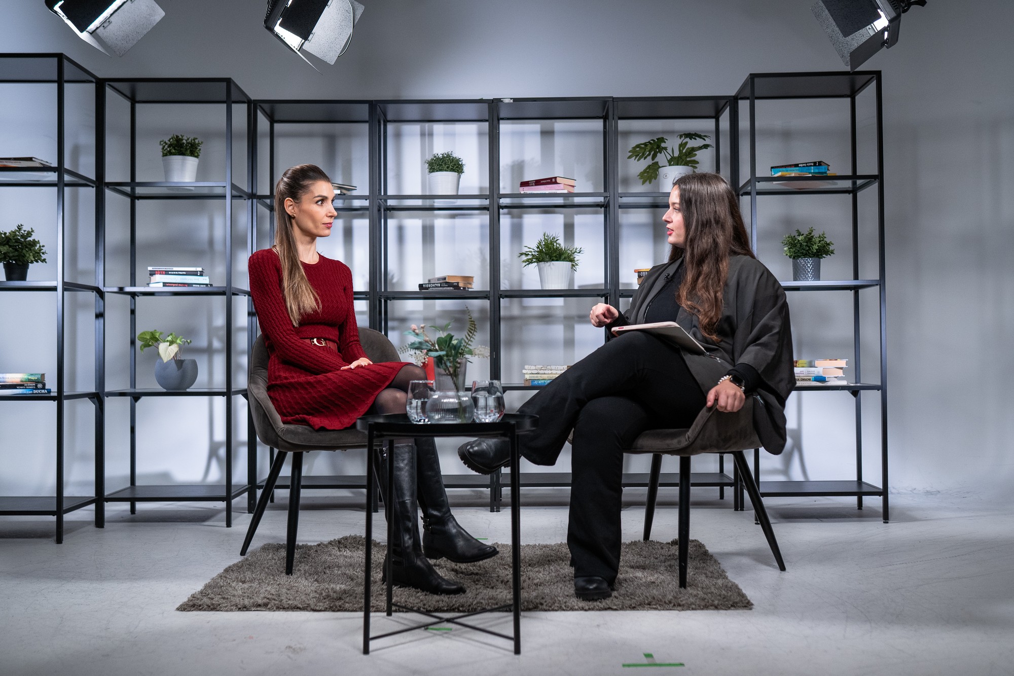 Moderátorka Simona Frantová a Teri Čikoš.