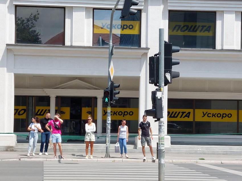 Okrenut semafor nakon oluje