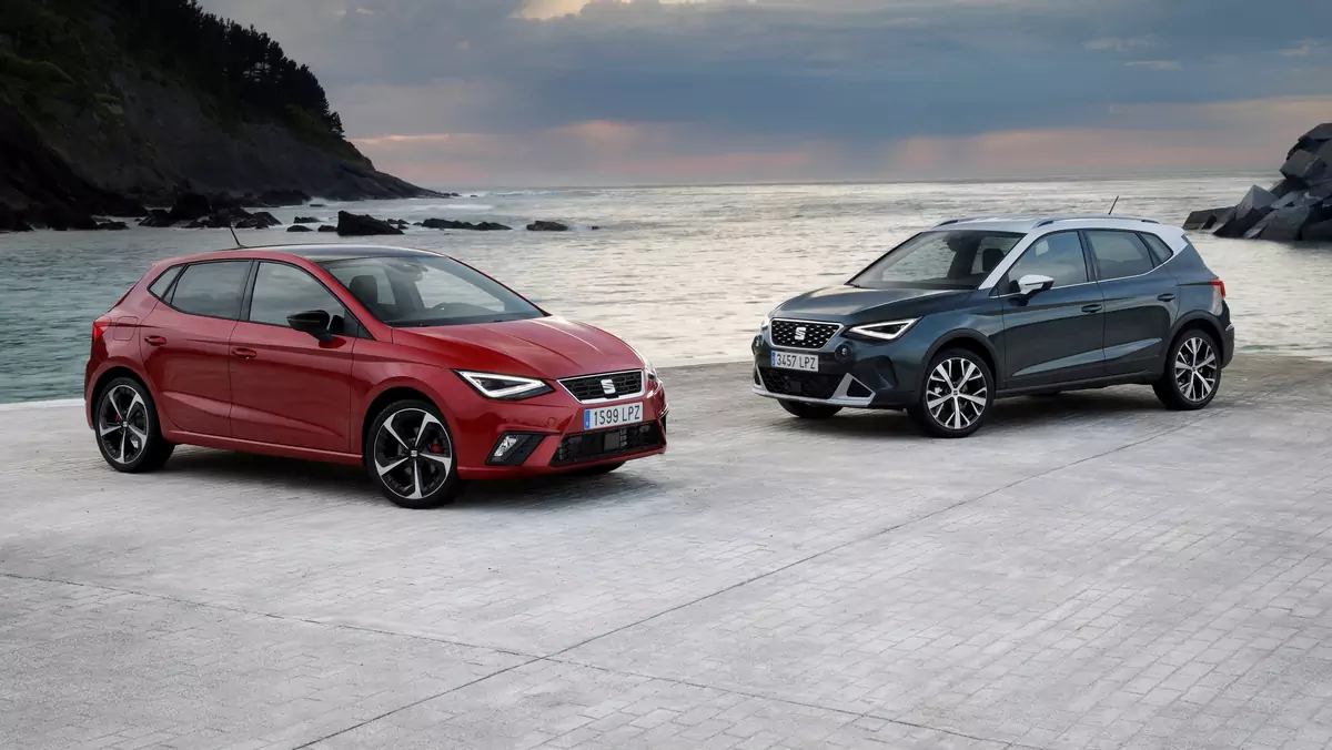 Seat Ibiza (po lewej) i Seat Arona. Miejski hatchback i miejski SUV. Który lepiej się sprzedaje?