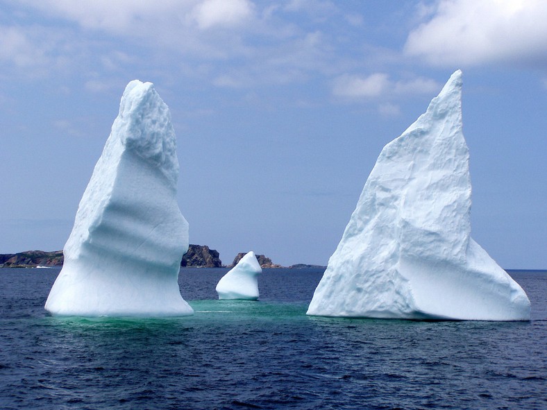 Góra lodowa w pobliżu Twillingate, Nowa Fundlandia, Kanada