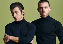 The Last Shadow Puppets roztańczeni inaczej w nowym klipie. To trzeba zobaczyć!