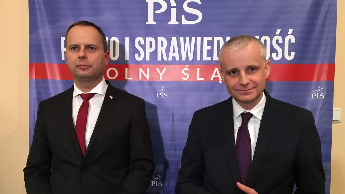 Niespodzianki nie było. Poseł Piotr Babiarz został nowym prezesem Prawa i Sprawiedliwości w okręgu wrocławskim. Był jedynym kandydatem. Za jego nominacją głosowało 182 delegatów, 63 było przeciw, a 10 wstrzymało się od głosu. Głównym zadaniem Babiarza ma być przygotowanie PiS do wyborów samorządowych w 2018 roku.