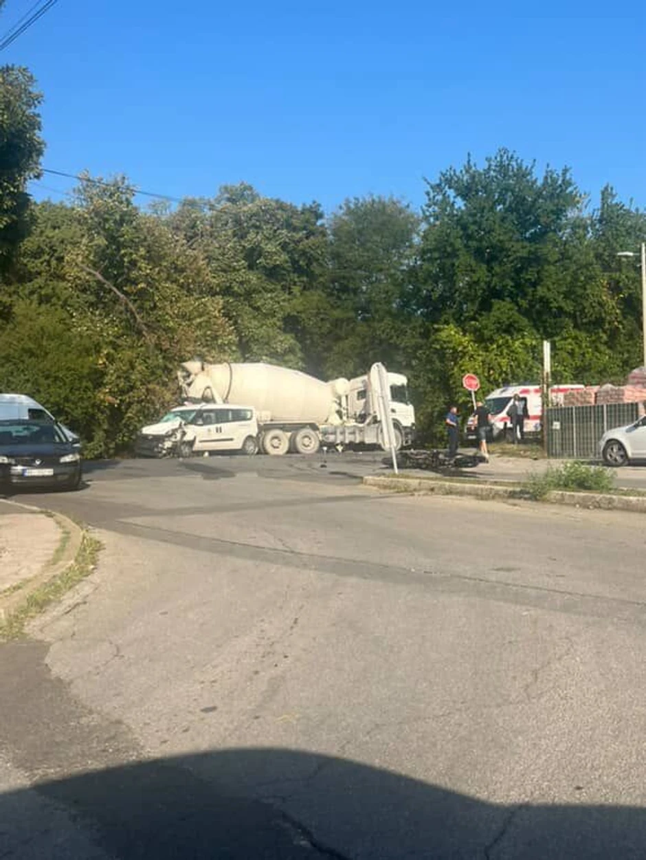 Sudarili se automobil i motocikl