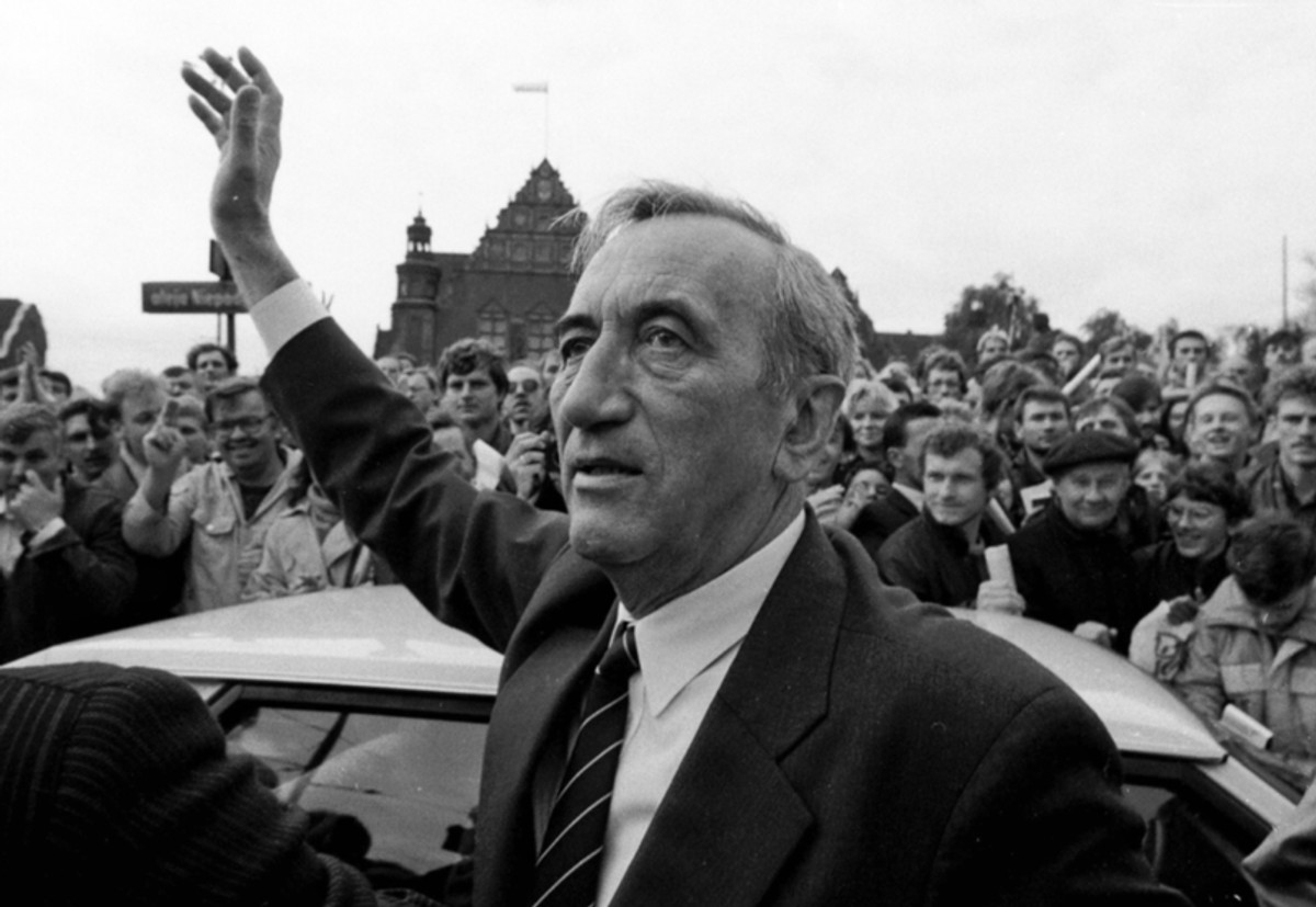 Tadeusz Mazowiecki, pierwszy postkomunistyczny premier po II wojnie światowej