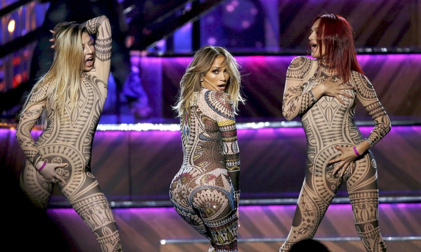 Jennifer Lopez podczas  American Music Awards