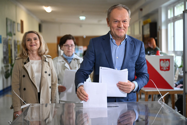 Premier Donald Tusk z żoną Małgorzatą głosują w wyborach samorządowych