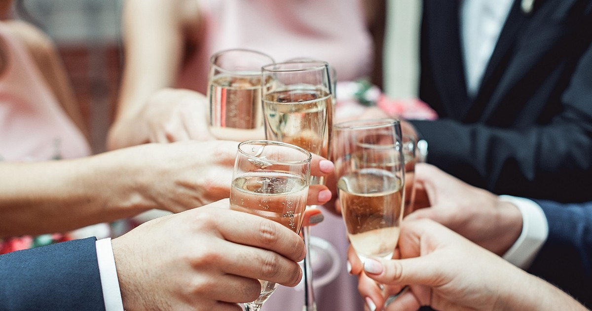 I'm a wedding planner. Here are 8 ways to be the best guest at any ...