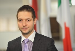 "Marszałek Kopacz zrobiła z Sejmu jakąś małpiarnię czy jakieś zoo". Poseł skarży się na brak klimatyzacji