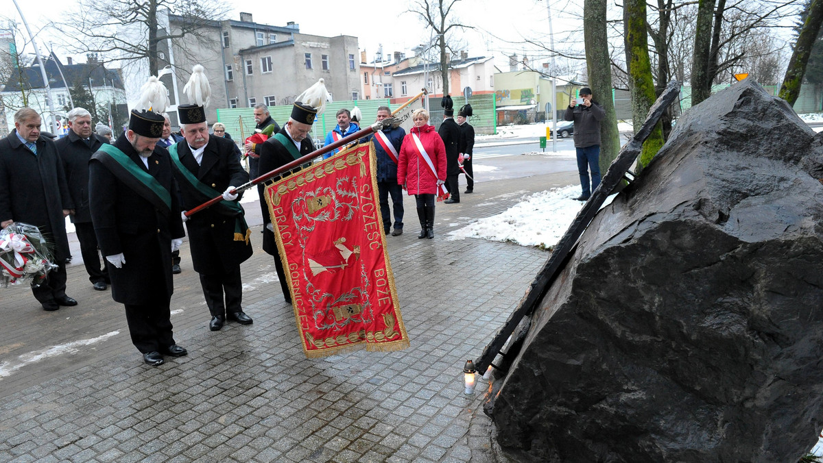 Górnicy z kopalni "Wujek", działacze "Solidarności" i władze Koszalina spotkali się w sobotę przy grobie i pomniku Jana Stawisińskiego - górnika z Koszalina, który został śmiertelnie postrzelony podczas pacyfikacji katowickiej kopalni. Uczcili 36. rocznicę jego śmierci.