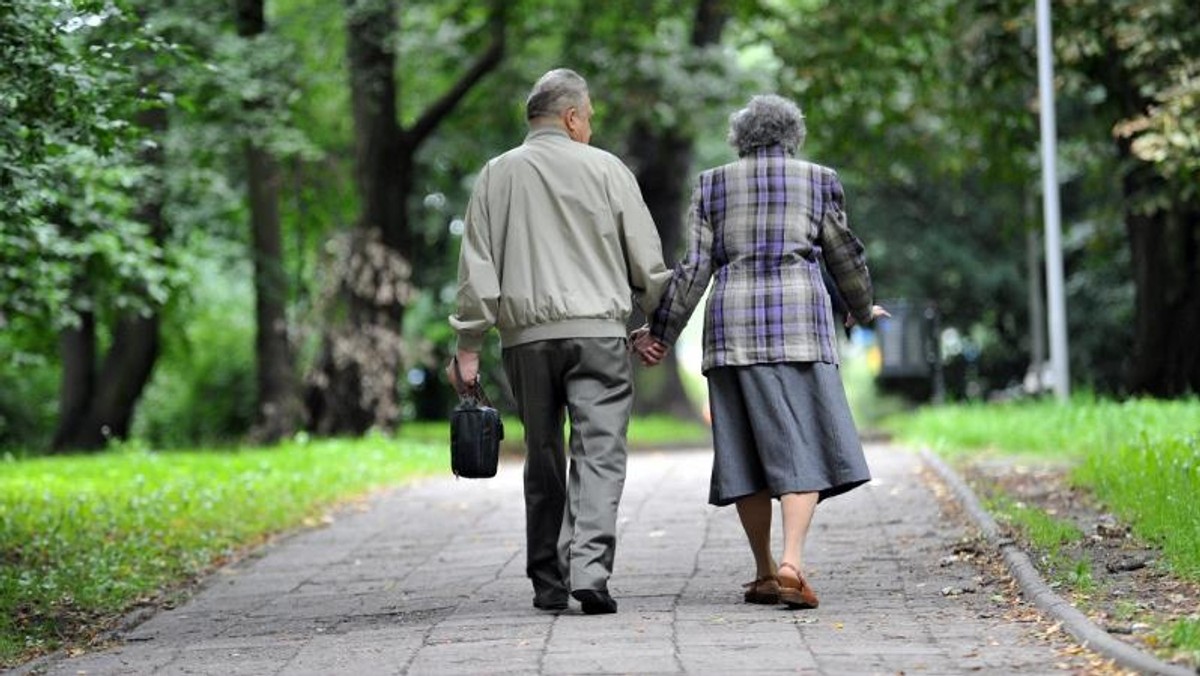 Starsi para małżeństwo seniorzy ludzie starsi