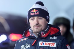 Adam Małysz przyznał, że podjął niewłaściwą decyzję. Prezes PZN przeprosił za błąd