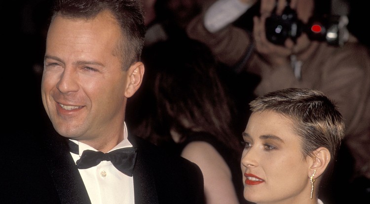 Őrülten szeretik egymást: a súlyos beteg Bruce Willis Demi Moore-ral és a közös gyerekeikkel szorosan ölelkezve mutatkoztak Fotó: Getty Images