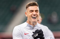 krzysztof piątek strzela i asystuje w lidze katarskiej. 30-latek zgłasza akces do kadry