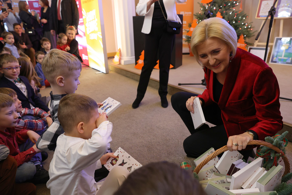 Agata Kornhauser-Duda podczas akcji Choinki Jedynki w siedzibie Polskiego Radia