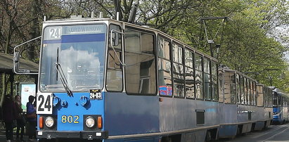 Dramat. Nie żyje mężczyzna, który wypadł z tramwaju