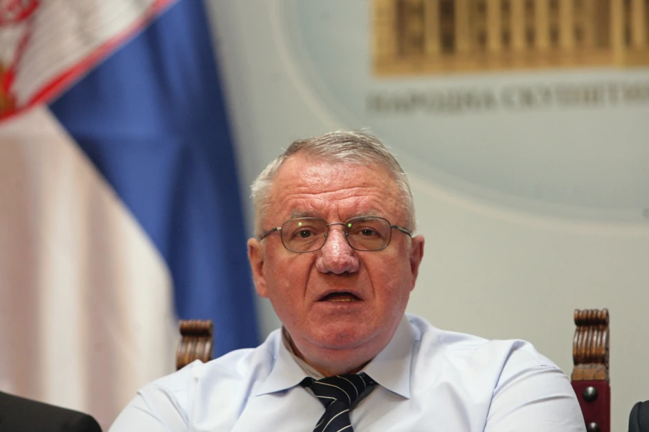 Vojislav Šešelj je za prvog čoveka predizborne kampanje, odnosno šefa izbornog štaba radikala postavio svog sina Aleksandra 