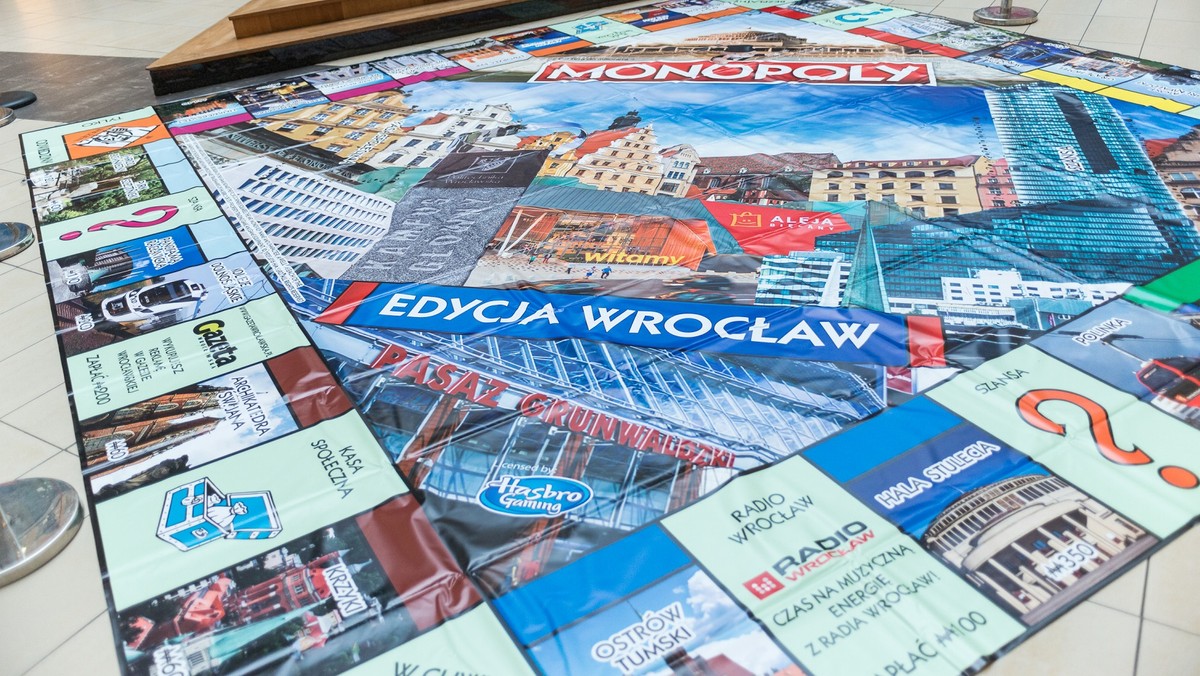 Kultowa na całym świecie gra Monopoly doczekała się wrocławskiej wersji. O tym, które wrocławskie zabytki trafią na planszę mogli zdecydować sami mieszkańcy. Dziś odbyła się oficjalna prezentacja nowej gry.