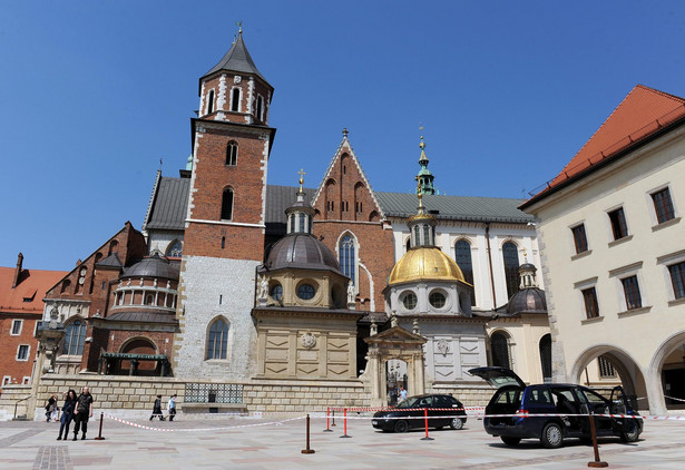 Grzegorz Ś. wjechał na dziedziniec zamku samochodem.