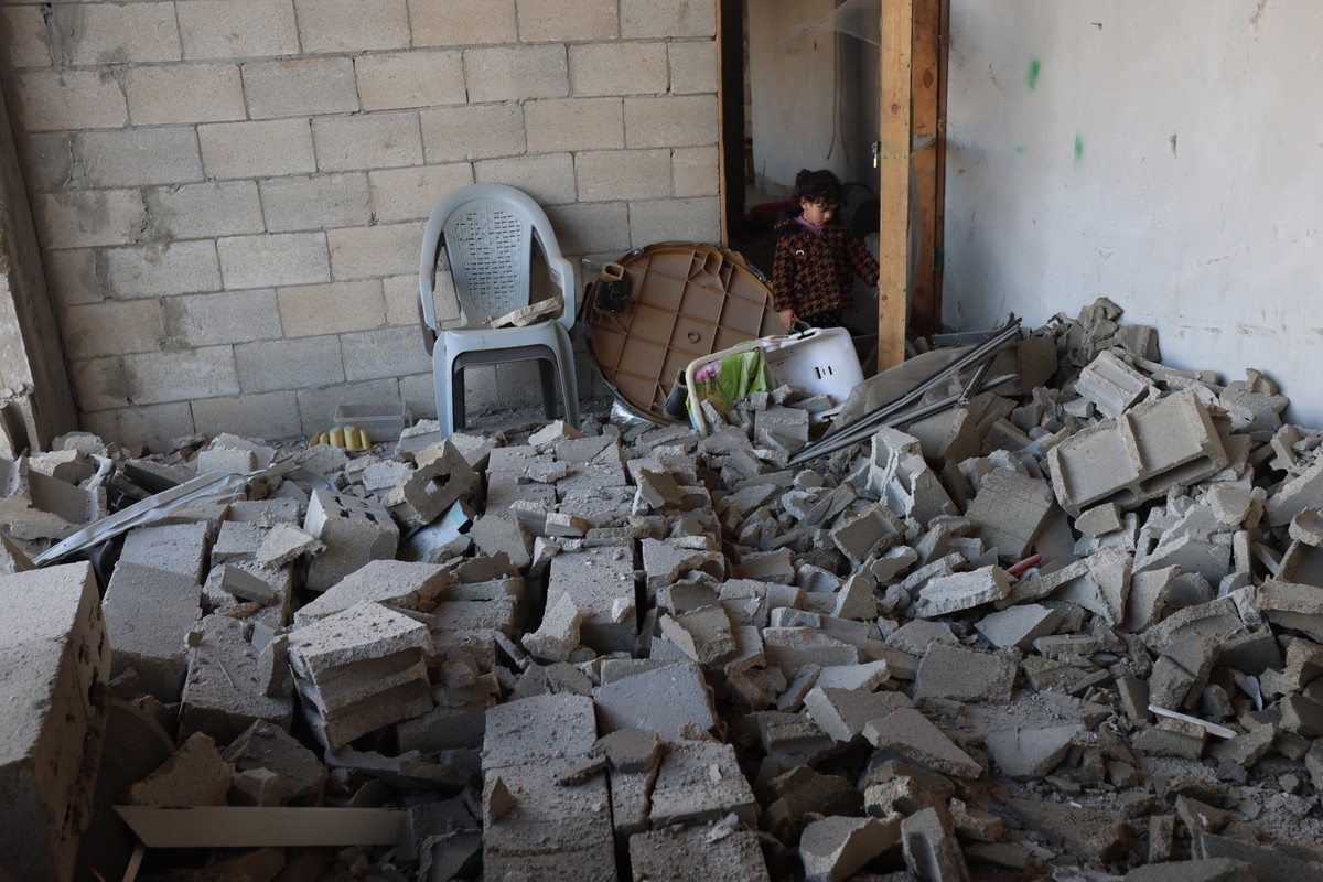 Ruiny po uderzeniu izraelskiego pocisku