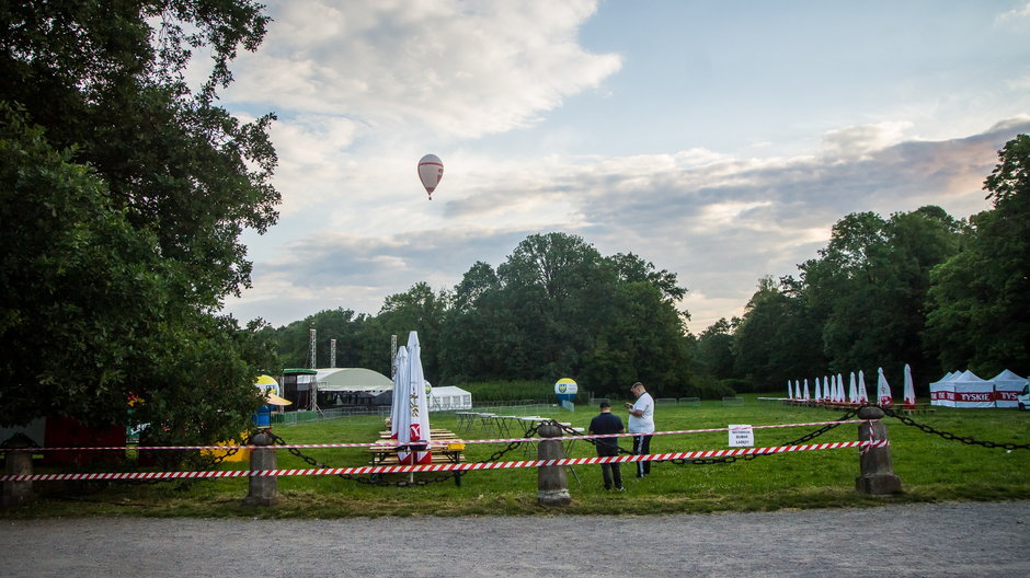 II Zawody Balonowe "In The Silesian Sky" - start balonów świtem z pszczyńskiego parku zamkowego - 25.06.2022 r. - autor: Andrzej Grynpeter