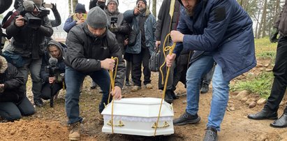 Poroniła na granicy. Jej dziecko spoczęło w grobie, a migrantka walczy o życie w szpitalu