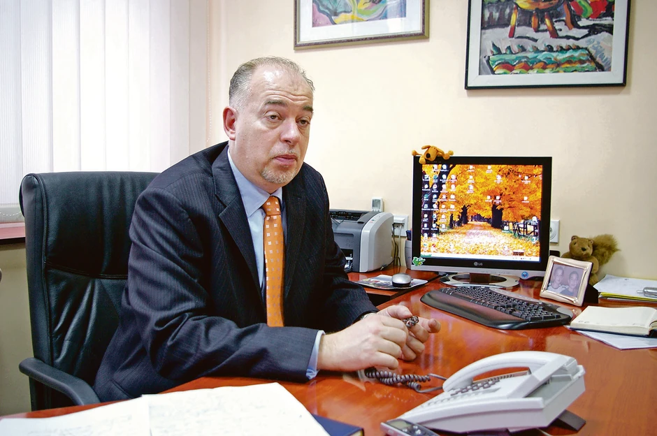 Dr Zoran Bekić, koji je smenjen, bio je uhapšen u akciji "Kraba" zbog sumnje da je uzimao mito. Oslobođen je zbog nedostatka dokaza