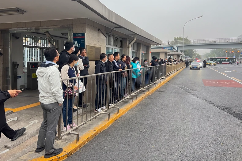 Konvoj nosi telo Lija Kećijanga na kremaciju u Pekingu 2. novembra