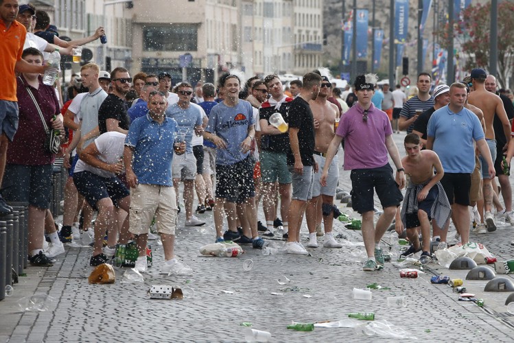 Kolejne zamieszki w Marsylii. Bili się angielscy i rosyjscy kibice