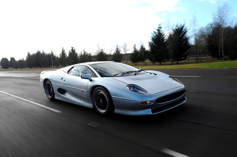 Jaguar XJ220