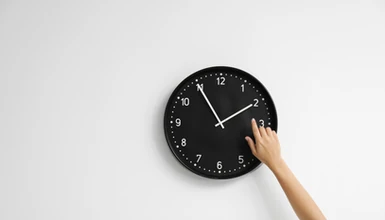 Koniec ze zmianą czasu – co nas czeka? Latem poranki zaczynać się będą o godzinie 3 lub zimą o godzinie 9
