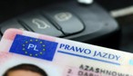 Bezterminowe prawo jazdy do obowiązkowej wymiany. Miliony Polaków muszą zjawić się w urzędzie i zapłacić za nowy dokument