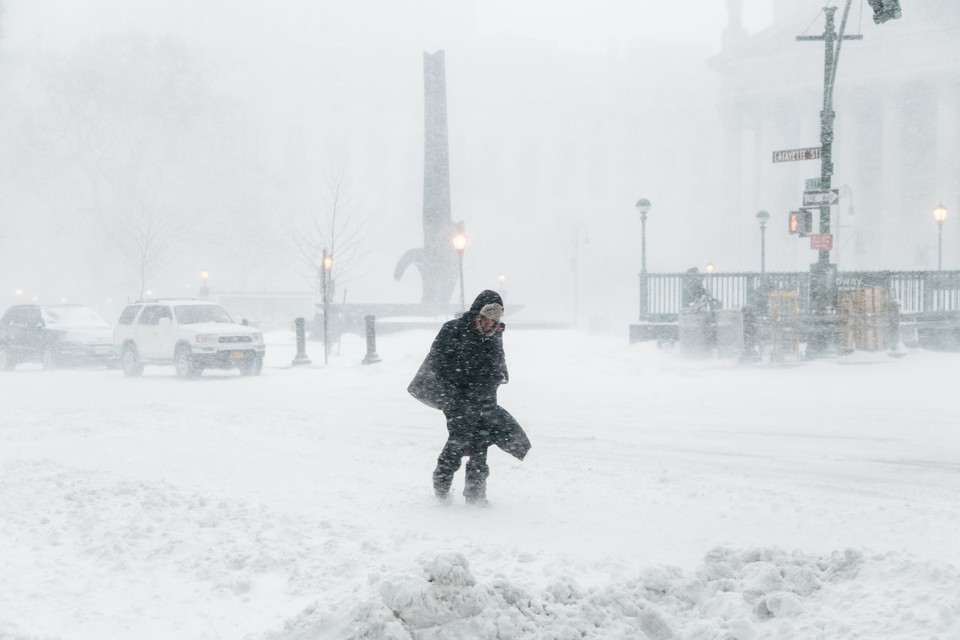 epa06416938 - USA WINTER STORM IN NEW YORK (Winter storm in New York)